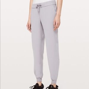 NWT! Lululemon On the Fly Joggers 28”
